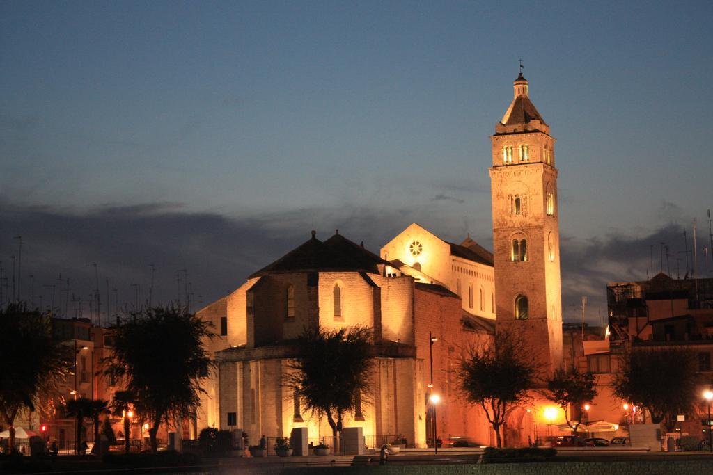 Bed And Breakfast Charming House Barletta Buitenkant foto