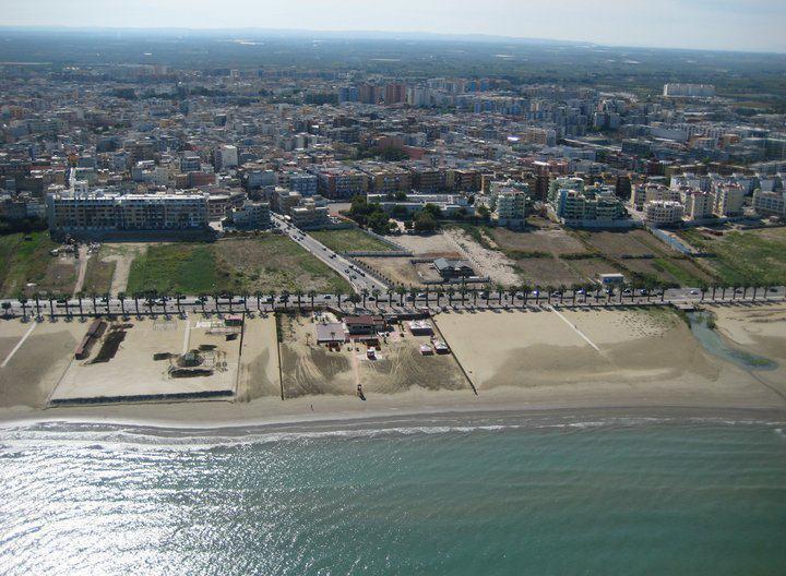 Bed And Breakfast Charming House Barletta Buitenkant foto