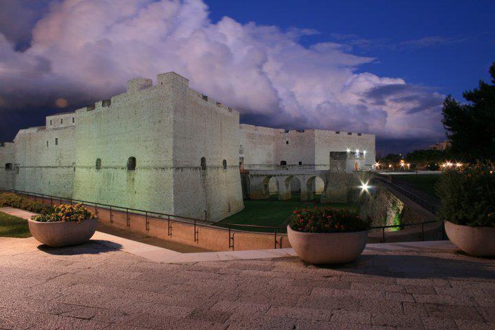Bed And Breakfast Charming House Barletta Buitenkant foto