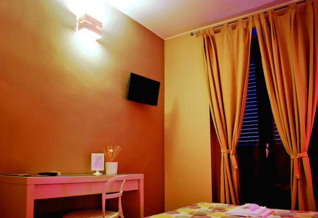 Bed And Breakfast Charming House Barletta Buitenkant foto